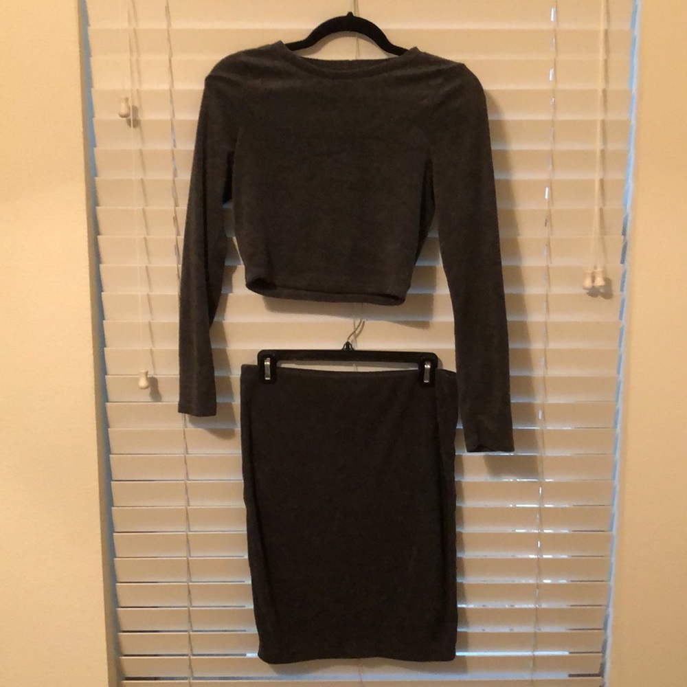 Grey bodycon skirt (part of a set)